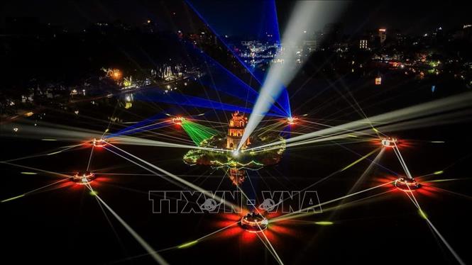 Không gian chiếu sáng nghệ thuật Hồ Gươm - Tháp Rùa. Ảnh: TTXVN phát