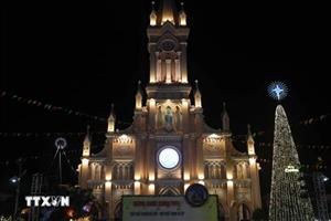 Thành phố Đà Nẵng lộng lẫy sắc màu, rộn ràng không khí Giáng sinh