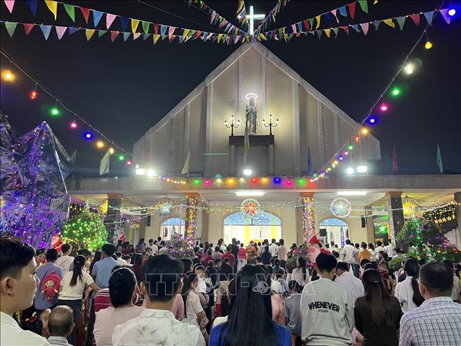 Giáo dân Tây Ninh dự thánh lễ tại Nhà thờ Bến Lức (xã Bến Lức, tỉnh Tây Ninh). Ảnh: Đức Hạnh - TTXVN