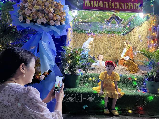 Giáo dân Tây Ninh hân hoan đón Giáng sinh 2025. Ảnh: Đức Hạnh - TTXVN