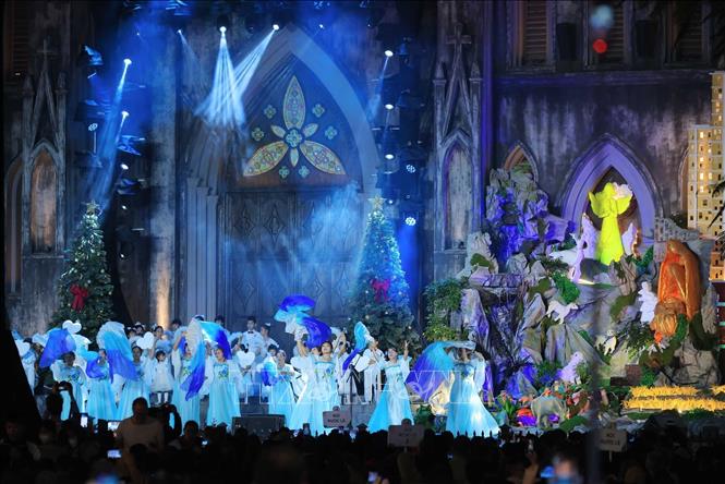 Chương trình đón Giáng sinh 2025 tại Nhà thờ Lớn (Hà Nội). Ảnh: Hoàng Hiếu - TTXVN
