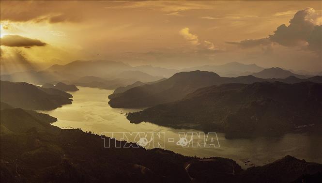 Viewed from above, the lake resembles a giant, soft green silk ribbon amidst the vast forest, creating a majestic and poetic landscape. VNA Photo: Trọng Đạt
