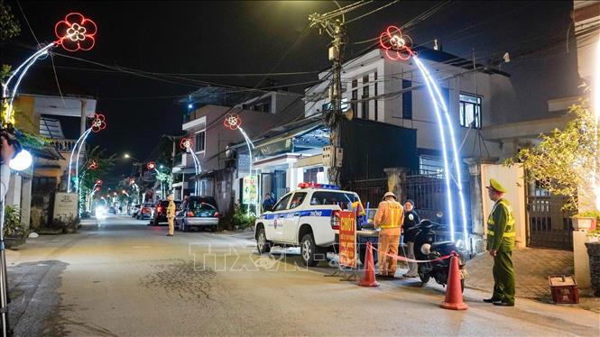 Chốt kiểm tra nồng độ cồn ở ngoại thành Hà Nội trong đêm 24/12/2025. Ảnh: TTXVN phát