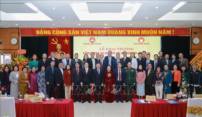 Các đại biểu tại buổi lễ khai trương Cổng Thông tin điện tử Hội Khuyến học Việt Nam. Ảnh: Phan Phương – TTXVN