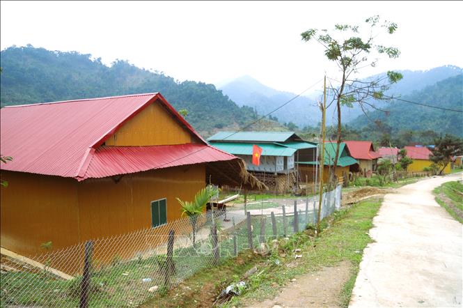 New houses are built under the Government's programme to eliminate makeshift and dilapidated houses. VNA Photo: Xuân Tiến