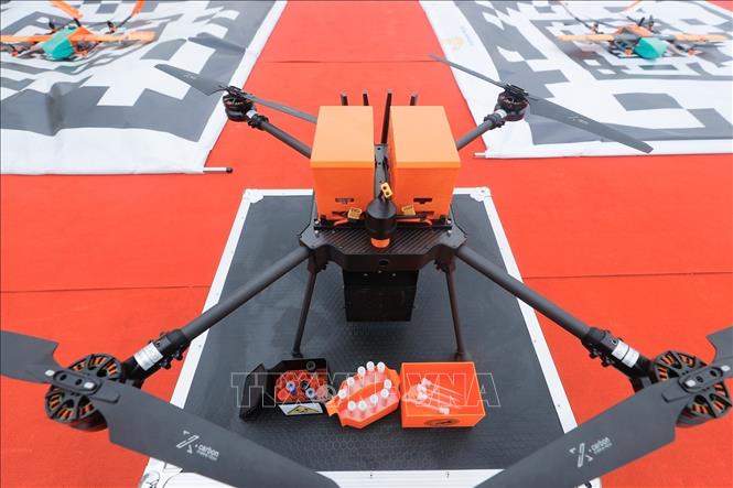 Mô hình nhằm ứng dụng công nghệ bay tầm thấp vào lĩnh vực y tế, góp phần rút ngắn thời gian luân chuyển, nâng cao tính chủ động, năng lực phản ánh nhanh và hiệu quả công tác chuyên môn, đặc biệt trong bối cảnh giao thông đô thị đông đúc hoặc các tình huống cần xử lý gấp. Ảnh: Minh Quyết - TTXVN