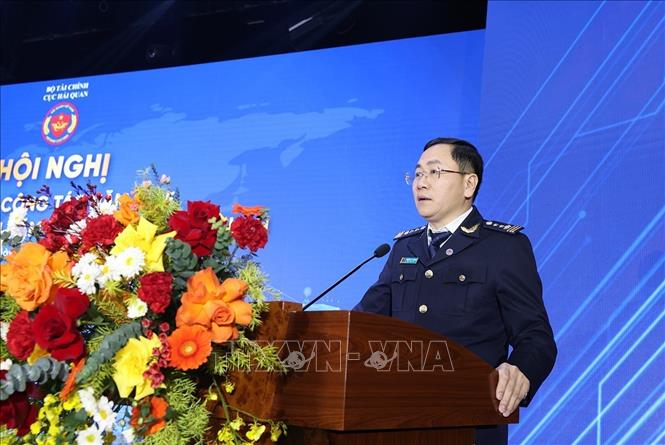 Ông Nguyễn Sỹ Hoàng, Trưởng ban Nghiệp vụ thuế Hải quan - Cục Hải quan phát biểu tham luận tại Hội nghị. Ảnh: Vũ Sinh - TTXVN