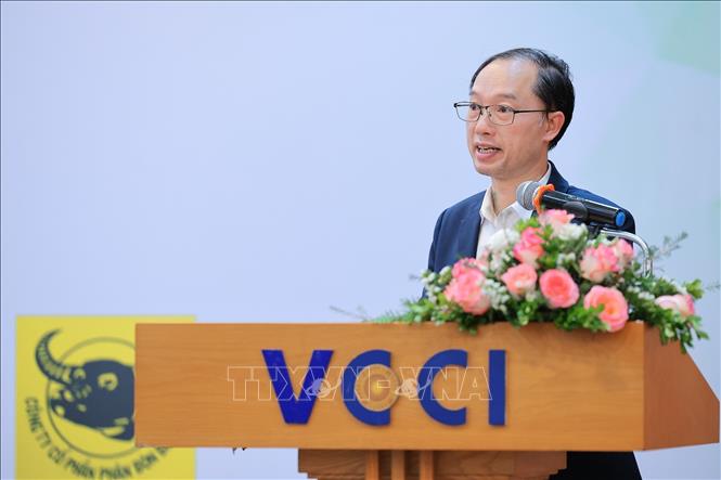 Ông Phùng Ngọc Bộ, Trưởng ban kỹ thuật, Tập đoàn Hoá chất Việt Nam phát biểu tại diễn đàn. Ảnh: Lê Đông - TTXVN