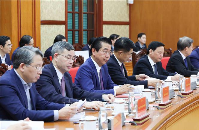 Các thành viên Ban Chỉ đạo và cơ quan chức năng dự phiên họp. Ảnh: Phương Hoa - TTXVN