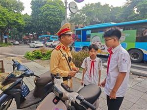 Vẫn còn nhiều phụ huynh giao xe máy cho con chưa đủ 16 tuổi điều khiển