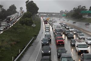 Chùm ảnh mưa lớn, tuyết dày ở bang California gây lũ quét và sạt lở đất