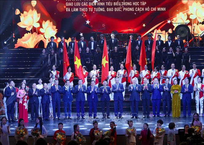 Các đồng chí lãnh đạo Đảng, Nhà nước tham dự chương trình. Ảnh: Phương Hoa - TTXVN