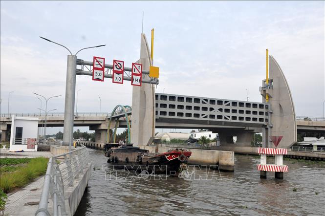 Cống - âu thuyền Vàm Bà Lịch nằm trên kênh Ông Hiển Tà Niên (xã Bình An, tỉnh An Giang). Ảnh: TTXVN phát