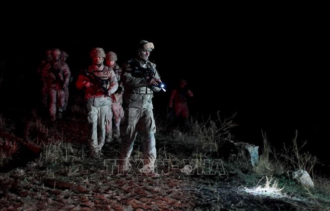 Giới chức Libya và Thổ Nhĩ Kỳ thông báo tối 23/12/2025, Tổng Tham mưu trưởng quân đội Libya Mohammed al-Haddad và 4 quan chức quân sự khác đã thiệt mạng khi máy bay phản lực tư nhân chở các quan chức này gặp nạn ở phía Nam thủ đô Ankara của Thổ Nhĩ Kỳ. Trong ảnh: Binh sĩ Thổ Nhĩ Kỳ tìm kiếm máy bay quân sự Libya gặp nạn. Ảnh: AA/TTXVN