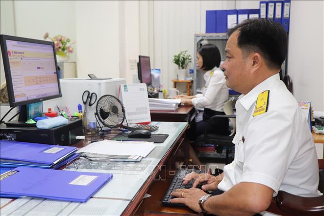 Hoạt động tại Thuế thành phố Cần Thơ. Ảnh: Thu Hiền – TTXVN