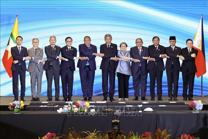 Ngày 22/12/2025, tại Hội nghị đặc biệt Bộ trưởng Ngoại giao Hiệp hội các quốc gia Đông Nam Á (ASEAN) ở Kuala Lumpur, nước Chủ tịch Malaysia đã nhấn mạnh tầm quan trọng của việc duy trì hòa bình khu vực, đồng thời kêu gọi Campuchia và Thái Lan thực hiện đầy đủ các thỏa thuận đã ký kết nhằm chấm dứt căng thẳng kéo dài tại khu vực biên giới. Ảnh: THX/TTXVN