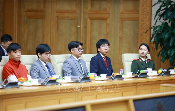 Học sinh đoạt giải tại các kỳ thi quốc tế năm 2025 tham dự buổi gặp. Ảnh: Dương Giang-TTXVN
