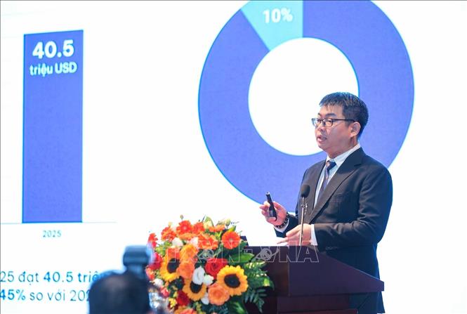 Chủ tịch Hội đồng quản trị Công ty cổ phần Công nghệ Sotatek Lê Minh Tuấn trình bày tham luận “Hành trình từ gia công đến làm chủ công nghệ, vươn ra toàn cầu”. Ảnh: Hoàng Hiếu - TTXVN
