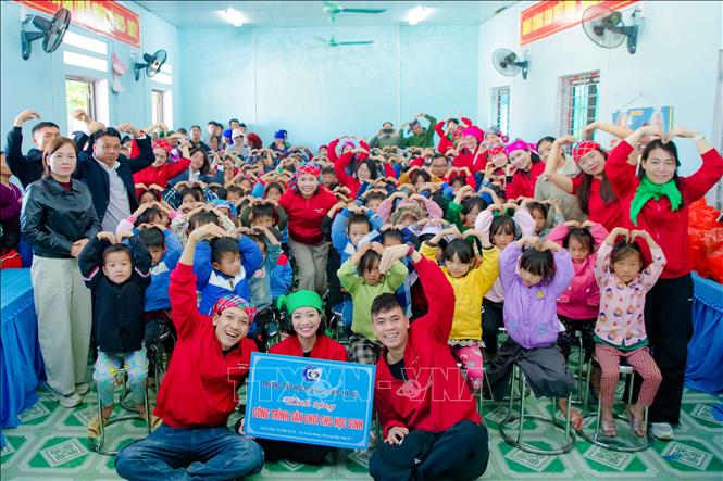 Công tác thiện nguyện với tinh thần sẻ chia yêu thương 