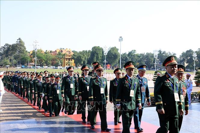 Đoàn đại biểu Quân đội vào Lăng viếng Chủ tịch Hồ Chí Minh. Ảnh: Tuấn Anh - TTXVN