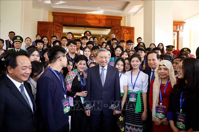 Tổng Bí thư Tô Lâm gặp mặt học sinh, sinh viên, thanh niên dân tộc thiểu số xuất sắc, tiêu biểu. Ảnh: Thống Nhất – TTXVN