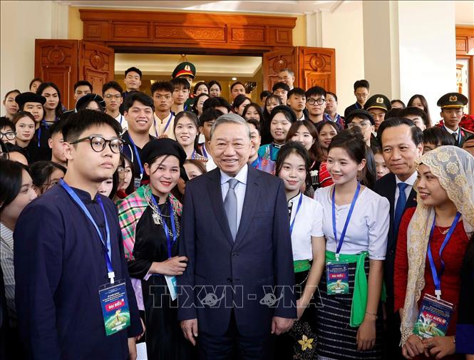 Tổng Bí thư Tô Lâm gặp mặt học sinh, sinh viên, thanh niên dân tộc thiểu số xuất sắc, tiêu biểu. Ảnh: Thống Nhất – TTXVN