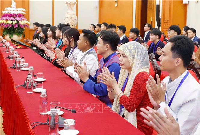 Học sinh, sinh viên, thanh niên dân tộc thiểu số xuất sắc, tiêu biểu tại buổi gặp mặt. Ảnh: Thống Nhất – TTXVN