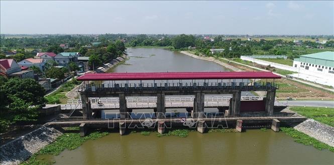 Cống Bá Thủy trong hệ thống thủy lợi Bắc Hưng Hải (Hải Phòng). Ảnh: Mạnh Tú - TTXVN