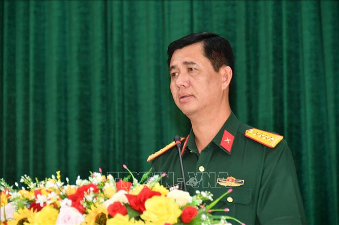 Đại tá Huỳnh Văn Khởi, Phó Bí thư Thường trực Đảng ủy,Chính ủy Bộ CHQS tỉnh phát biểu chỉ đạo hội nghị. Ảnh: Văn Sĩ - TTXVN