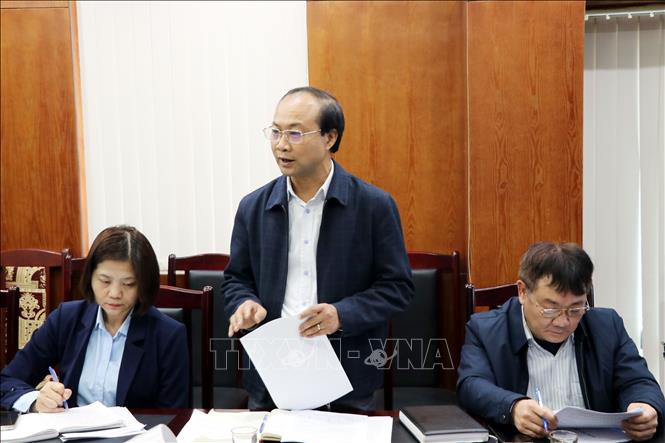 Đại diện Công ty TNHH Một thành viên khai thác công trình thủy lợi Nam Đuống phát biểu tại cuộc họp. Ảnh: Mạnh Tú - TTXVN