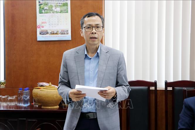 Đại diện Công ty TNHH Một thành viên khai thác công trình thủy lợi Bắc Hưng Hải thông qua kế hoạch phục vụ sản xuất vụ Đông Xuân 2025 – 2026. Ảnh: Mạnh Tú - TTXVN