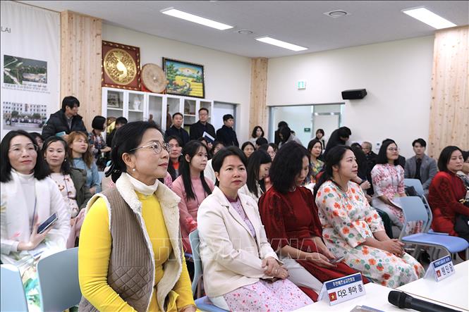 Các thành viên tham gia khóa tập huấn. Ảnh Khánh Vân - TTXVN tại Hàn Quốc