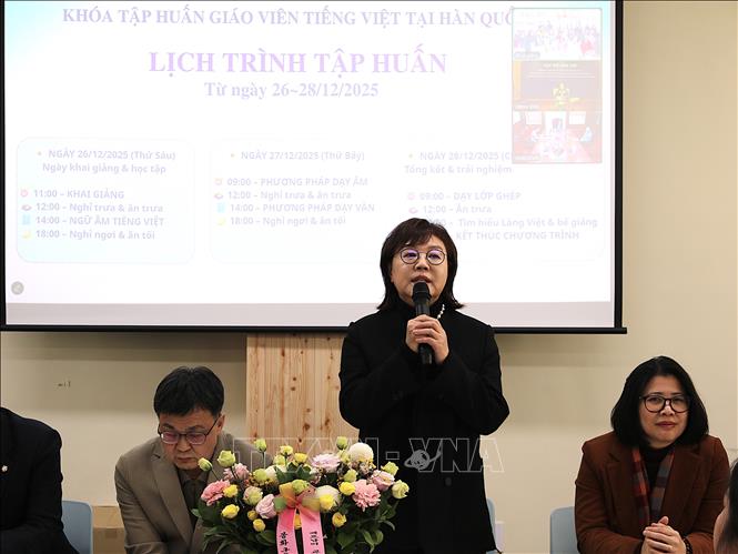 Phó Tỉnh trưởng tỉnh Bắc Gyeongsang Yang Geum-hee phát biểu tại lễ khai mạc khóa tập huấn ngày 26/12/2025.Ảnh Khánh Vân - TTXVN tại Hàn Quốc