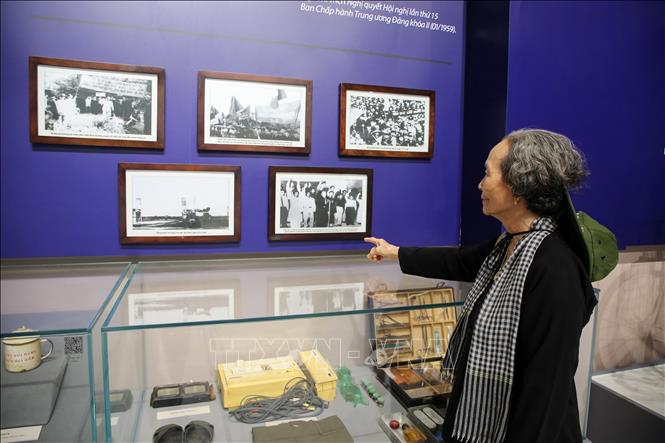 Bà Lê Thị Thu bày tỏ niềm tự hào khi nhắc về những thế hệ cán bộ, thanh niên từng gắn bó, cống hiến trọn tuổi xuân nơi Căn cứ “R”. Ảnh: Giang Phương – TTXVN