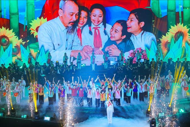 Các em thiếu nhi với phong trào thi đua cháu ngoan Bác Hồ. Ảnh: Hoàng Hiếu - TTXVN