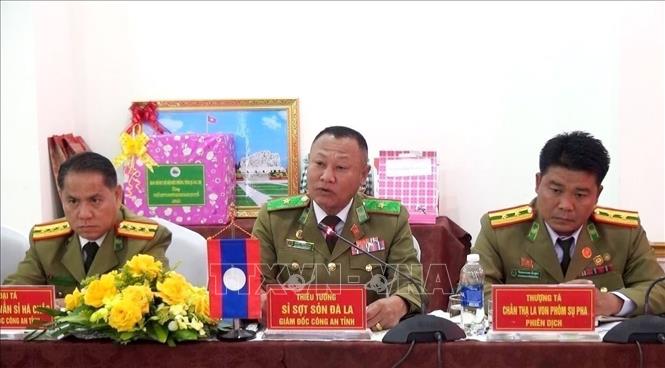 The delegation of the police of Salavan province at the talks. VNA/Photo by courtesy