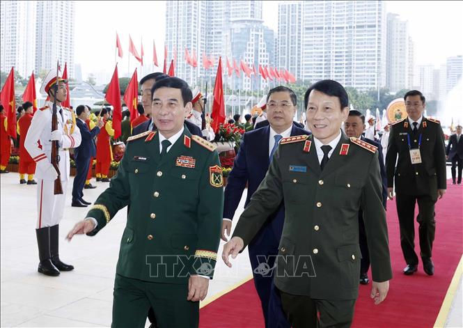 Bộ trưởng Bộ Quốc phòng Phan Văn Gaing và Bộ trưởng Bộ Công an Lương Tam Quang đến dự Đại hội, Ảnh: Thống Nhất - TTXVN