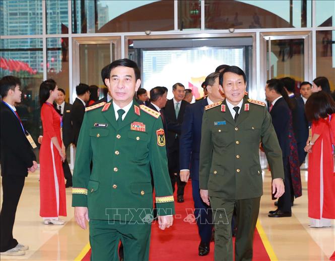 Đại tướng Phan Văn Giang, Bộ trưởng Bộ Quốc phòng và Đại tướng Lương Tam Quang, Bộ trưởng Bộ Công an đến dự Đại hội. Ảnh: Trọng Đức - TTXVN