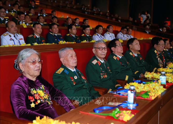 Mẹ Việt Nam anh hùng, các cựu chiến binh dự đại hội. Ảnh: Trọng Đức - TTXVN