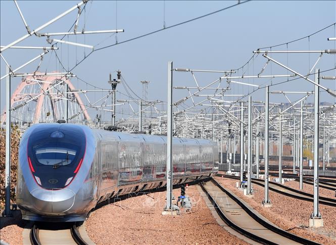 Đưa vào vận hành tuyến đường sắt cao tốc Tân Nam-Trịnh Châu, Trung Quốc. Ảnh: THX/TTXVN