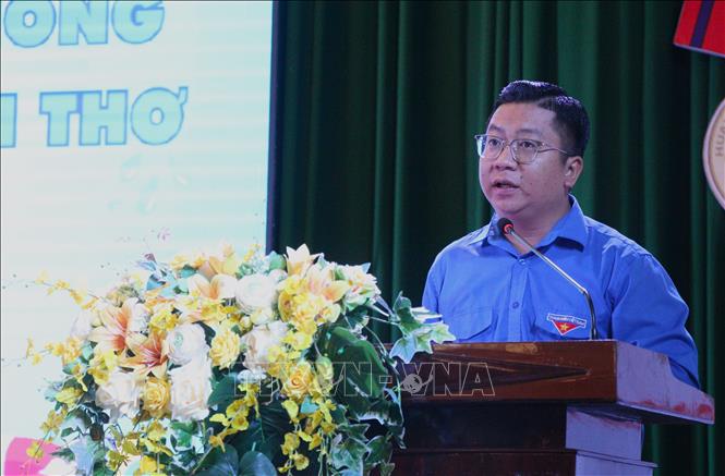 Anh Trần Việt Tuấn, Phó Bí thư Thành đoàn Cần Thơ phát biểu. Ảnh: Nguyễn Hằng – TTXVN