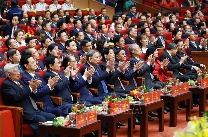 Party and State incumbent and former leaders attend the congress. VNA Photo