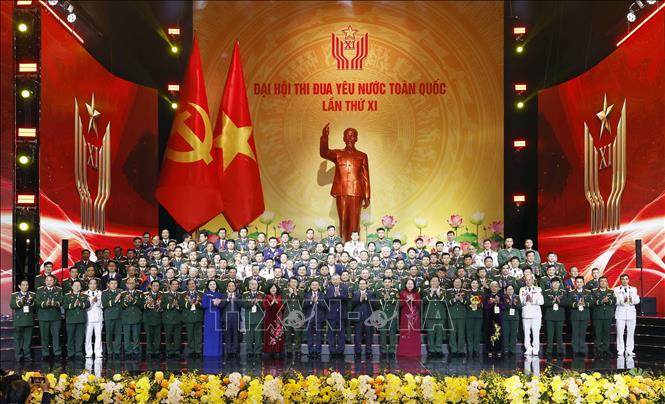 Tổng Bí thư Tô Lâm cùng các đồng chí lãnh đạo, nguyên lãnh đạo Đảng và Nhà nước với các đại biểu. Ảnh: Thống Nhất - TTXVN

