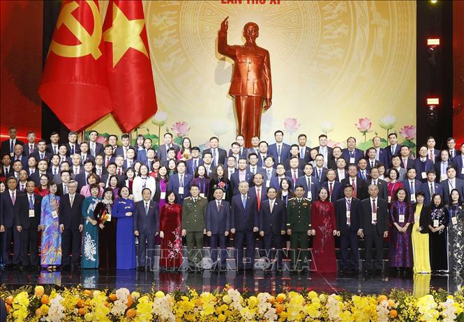 Tổng Bí thư Tô Lâm cùng các đồng chí lãnh đạo, nguyên lãnh đạo Đảng và Nhà nước với các đại biểu. Ảnh: Thống Nhất - TTXVN