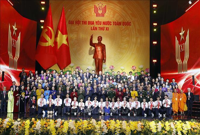 Tổng Bí thư Tô Lâm cùng các đồng chí lãnh đạo, nguyên lãnh đạo Đảng và Nhà nước với các đại biểu. Ảnh: Thống Nhất - TTXVN 