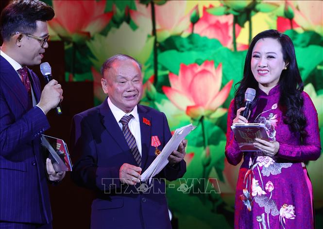 Anh hùng Lao động Vũ Hữu Lê (91 tuổi, Giám đốc Công ty TNHH Cơ khí và Xây lắp Hồng Hà, tỉnh Lào Cai) tham gia giao lưu tại Đại hội Thi đua yêu nước toàn quốc lần thứ XI. Ảnh: Văn Điệp - TTXVN