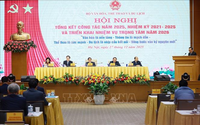Thủ tướng Phạm Minh Chính và lãnh đạo Bộ Văn hoá, Thể thao và Du lịch chủ trì Hội nghị toàn quốc triển khai nhiệm vụ năm 2026 của Ngành. Ảnh: Dương Giang-TTXVN 
