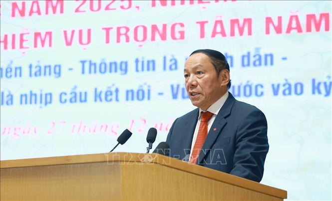Bộ trưởng Bộ Văn hoá, Thể thao và Du lịch Nguyễn Văn Hùng báo cáo kết quả công tác năm 2025 và triển khai nhiệm vụ trọng tâm năm 2026. Ảnh: Dương Giang-TTXVN 
