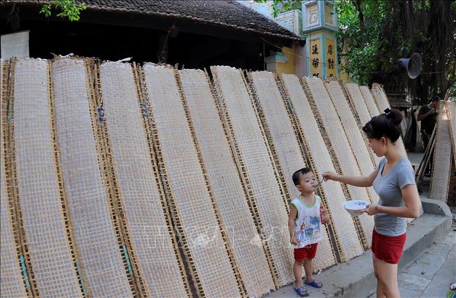 Nét sinh hoạt đời thường của người dân Thổ Hà. Ảnh: Việt Hùng – TTXVN
