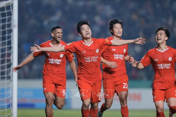Ở trận đấu cuối cùng, CLB Hà Nội hoà Thể công Viettel 2-2. Ảnh: Minh Quyết - TTXVN